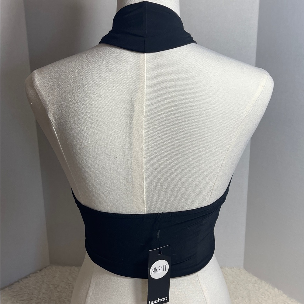 NWT Boohoo Night Black Crossover Halter Crop Top Size US 8 - Picture 3 of 16